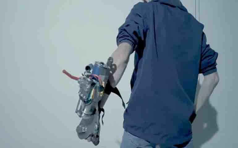 Enthusiast created working grappling hook with arm