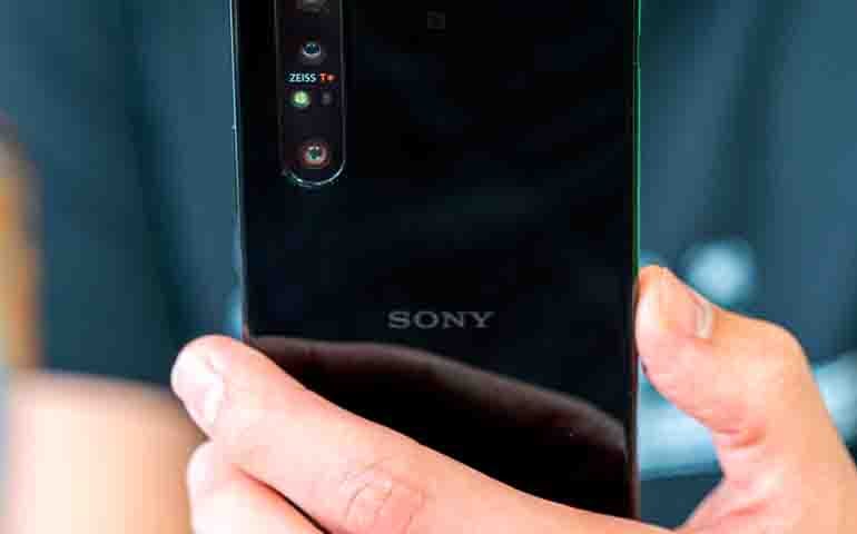 Renders of compact Sony Xperia appeared on network